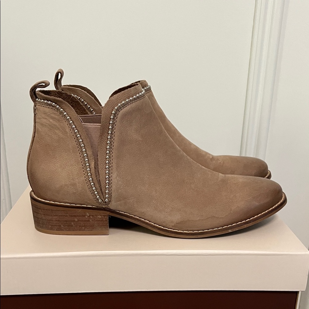 Steve Madden Tan Ankle Boots